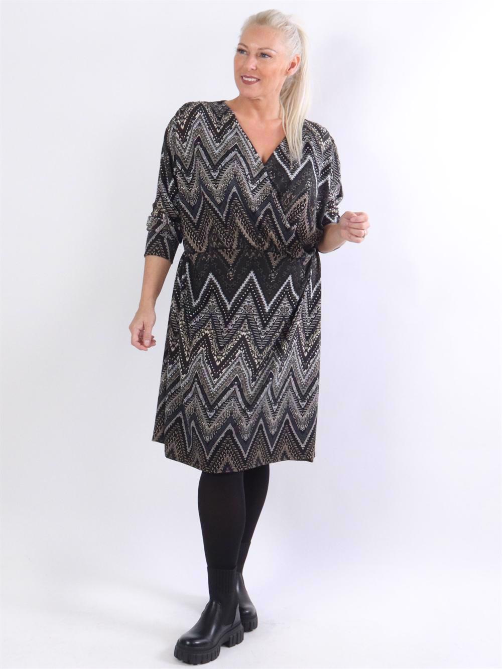 Gordana - Sort mønstret kjole med lange ærmer